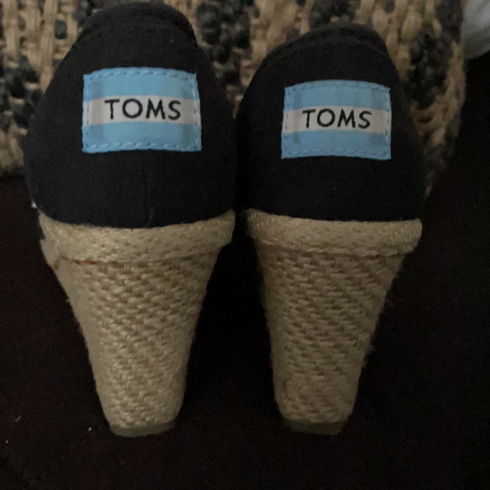 Toms peep toe wedges size 5